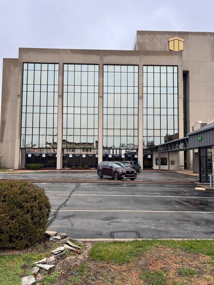 More Photos Of 800 Main St, Anderson Office For Lease