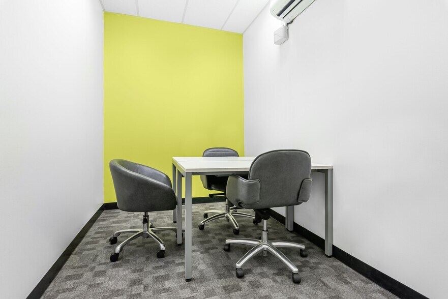More Photos Of 117 E Lake Ave, Auburndale Coworking Space