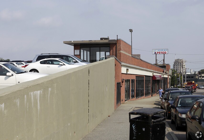 More Photos Of 153-205 Parkingway St, Quincy Storefront For Lease