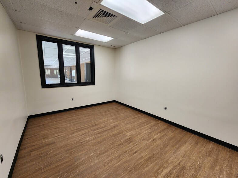 More Photos Of 2 Fisher Rd, Greenville Schools For Lease