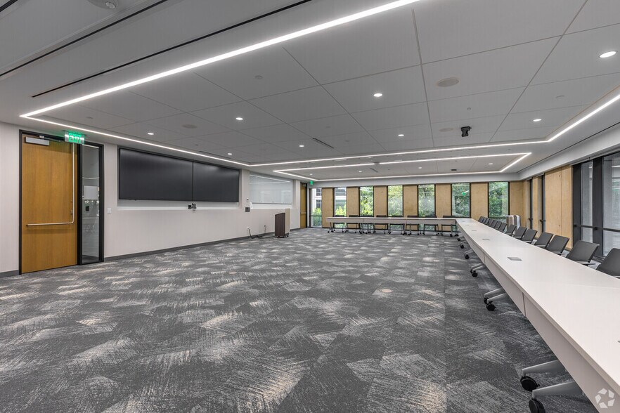 More Photos Of 801 Cherry St, Fort Worth Office For Lease