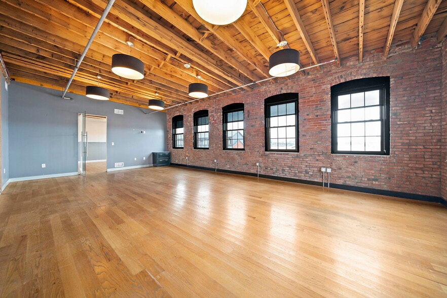 More Photos Of 12-16 Ericsson St, Boston Warehouse For Lease