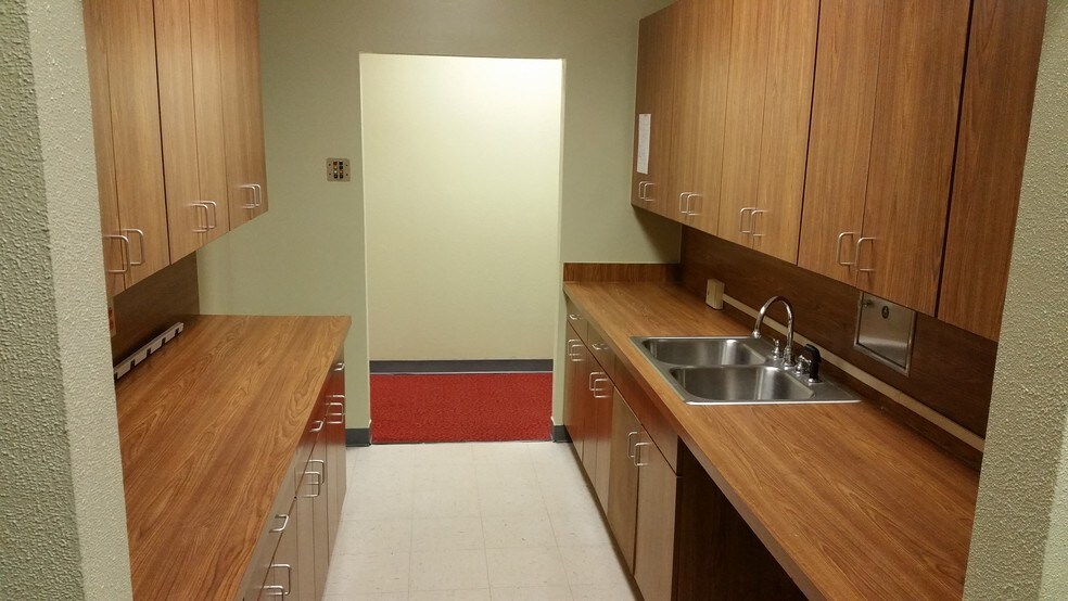 More Photos Of 804 Commerce Blvd, Riverdale Medical For Lease