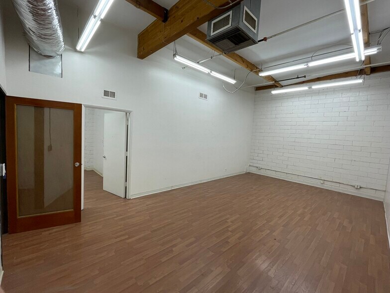 More Photos Of 3380 Livonia Ave, Los Angeles Light Manufacturing For Lease