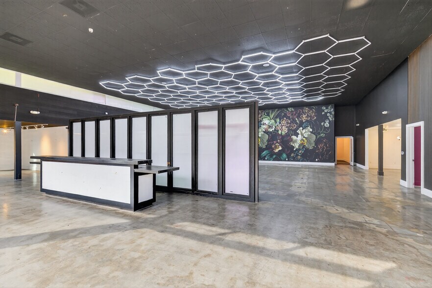 More Photos Of 1895 E Main St, Ventura General Retail For Sale