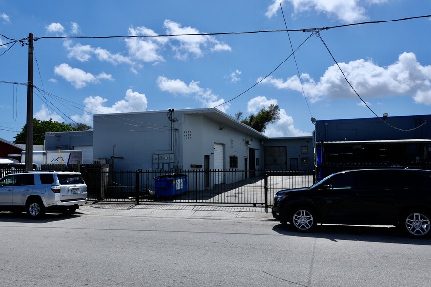 More Photos Of 2282 NW 21st Ter, Miami Warehouse For Lease