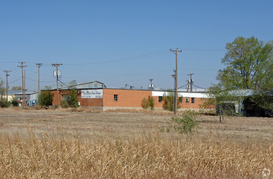 More Photos Of 1111 N Avenue S, Lubbock Warehouse For Sale