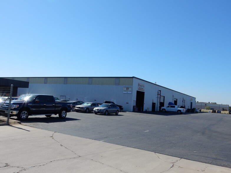 Primary Photo Of 7401-7427 W Sunnyview Ave, Visalia Warehouse For Lease