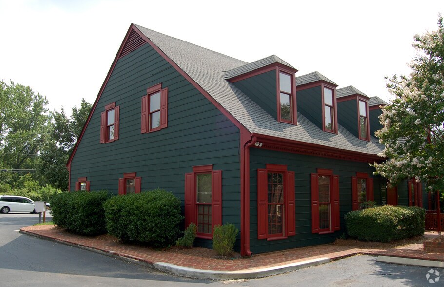 More Photos Of 7808 Pineville-Matthews Rd, Charlotte Office For Lease