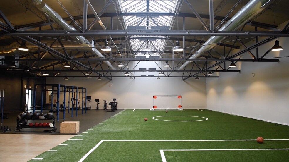 More Photos Of 1200 N Branch St, Chicago Office For Lease