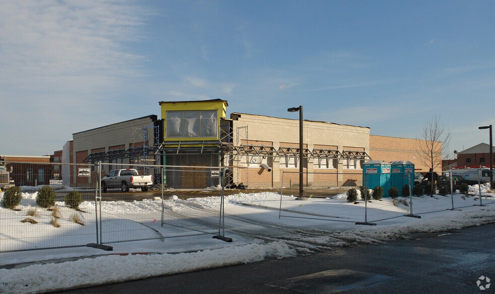 More Photos Of 698 Bank St, New London Freestanding For Sale