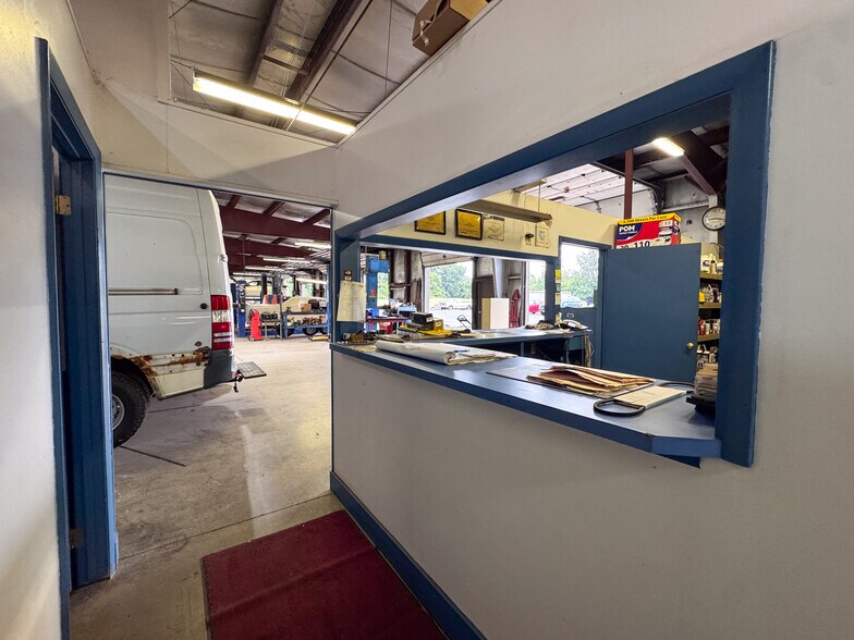 More Photos Of 544 W High St, Edison Auto Dealership For Sale
