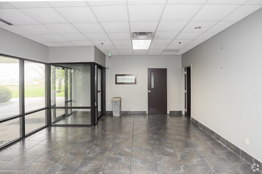 More Photos Of 1450 Commerce Pky, Franklin Manufacturing For Sale