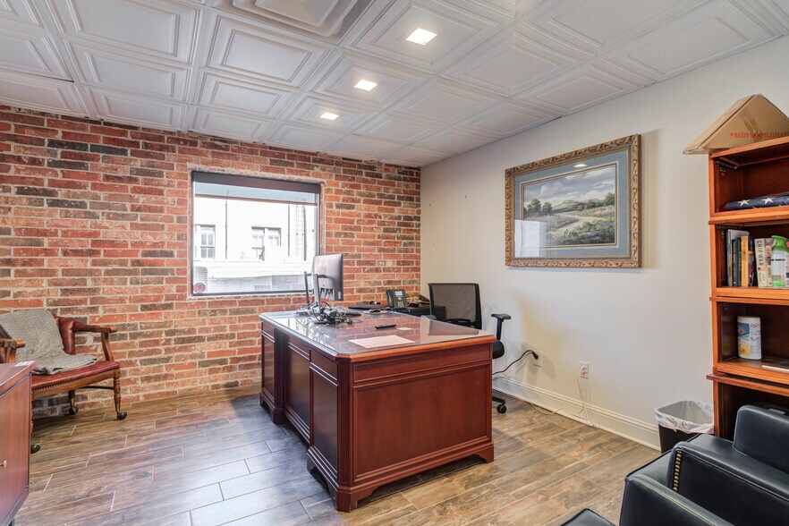 More Photos Of 1312 Texas Ave, Lubbock Office For Sale