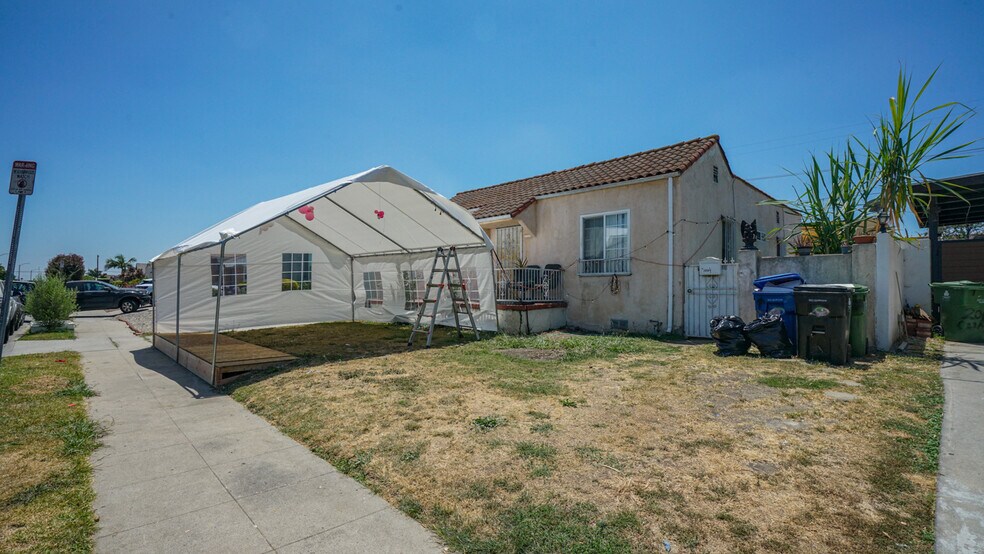 More Photos Of 2056 W 67th St, Los Angeles Apartments For Sale
