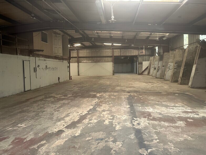 More Photos Of 2028 Charleston Hwy, Cayce Manufacturing For Lease
