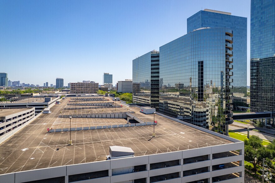 More Photos Of 12 Greenway Plz, Houston Coworking Space