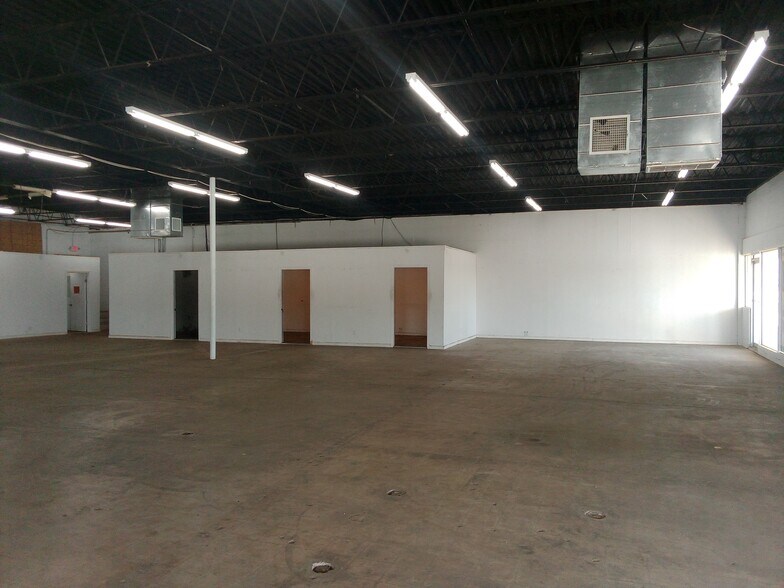 More Photos Of 4501-4527 NW 10th St, Oklahoma City General Retail For Lease
