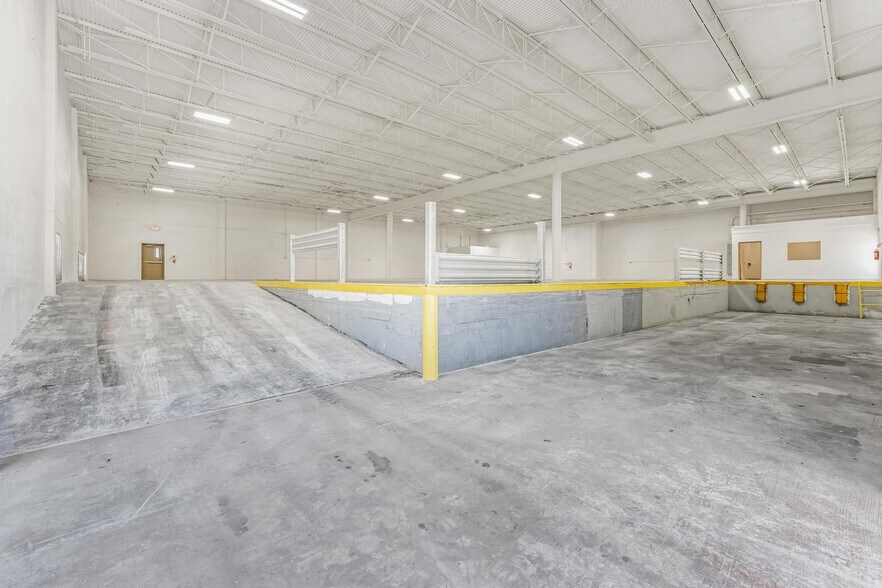 More Photos Of 14525-14570 NW 26th Ave, Opa Locka Manufacturing For Lease