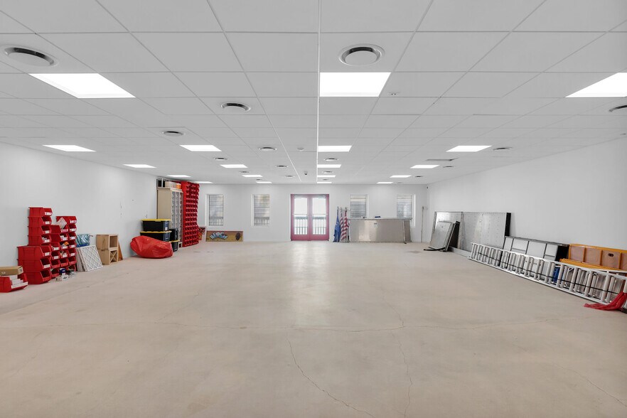 More Photos Of 132 Duval St, Key West Restaurant For Lease