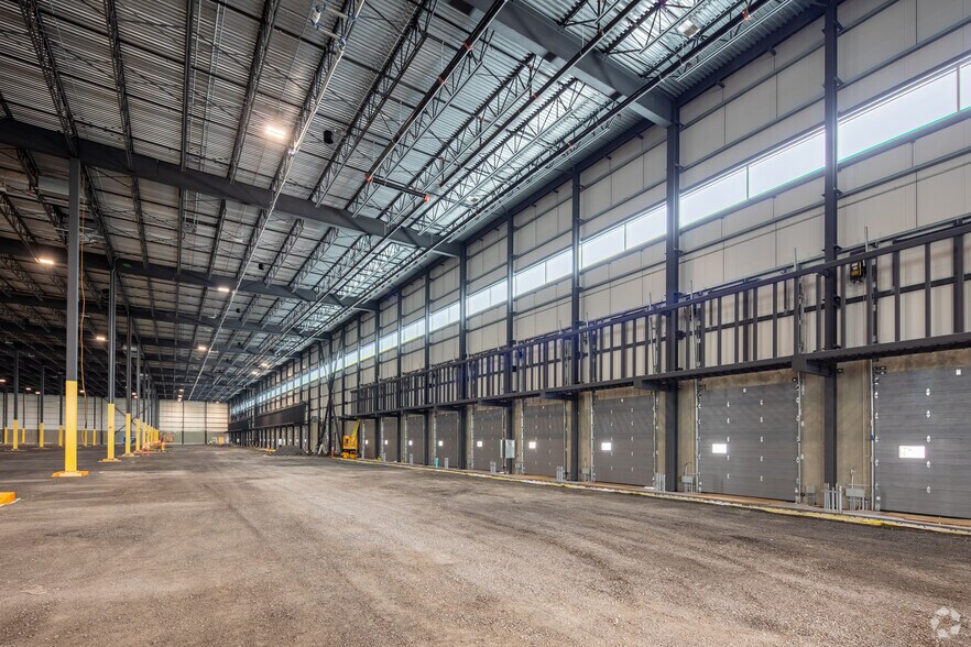 More Photos Of Boul des Générations, Montréal-Est Unknown For Lease