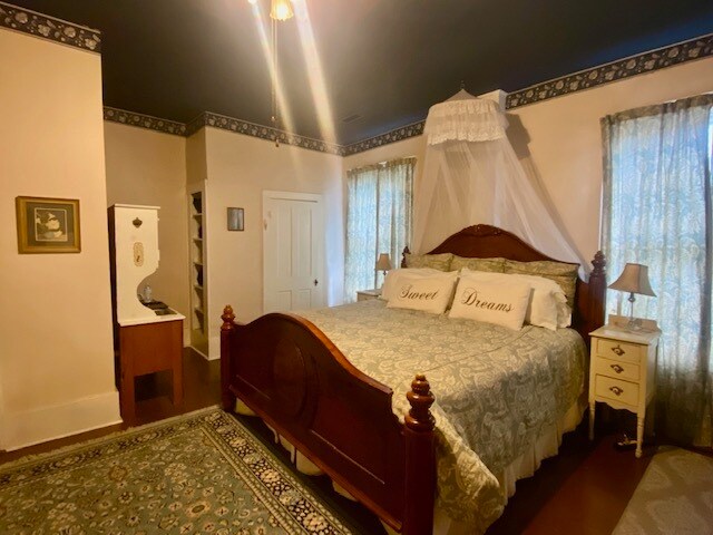 More Photos Of 313 S Green St, Glasgow Hospitality For Sale