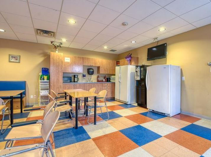 More Photos Of 6630 Av Papineau, Montréal Office For Sale