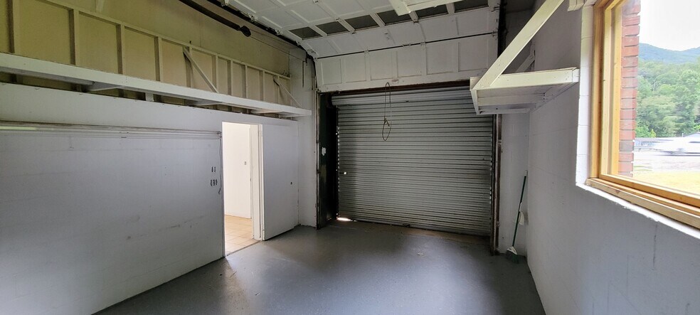 More Photos Of 17984 Great Smoky Mountain Expy, Waynesville Specialty For Lease