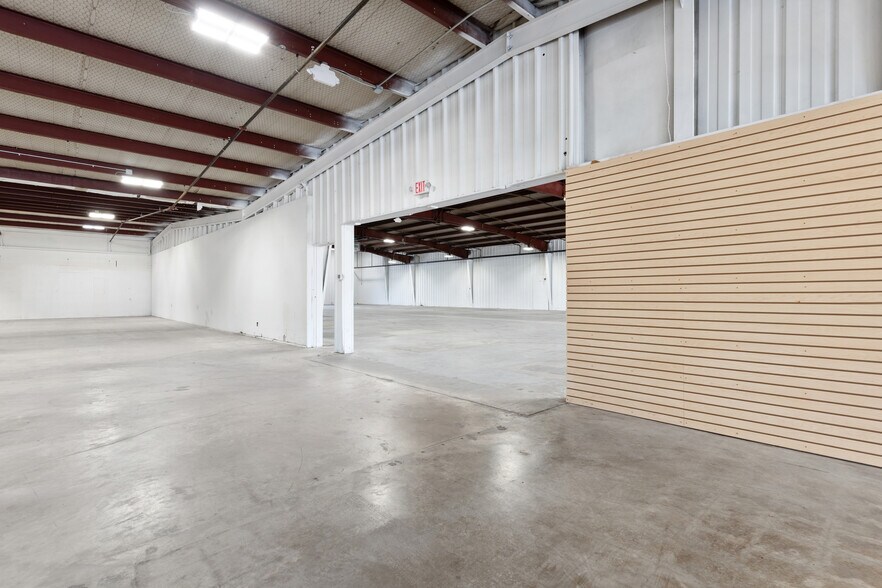 More Photos Of 1511 W Broadway St, Ardmore Auto Dealership For Sale