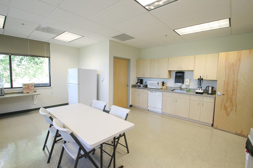 More Photos Of 7555 Falcon Crest Dr, Redmond Office Residential For Lease