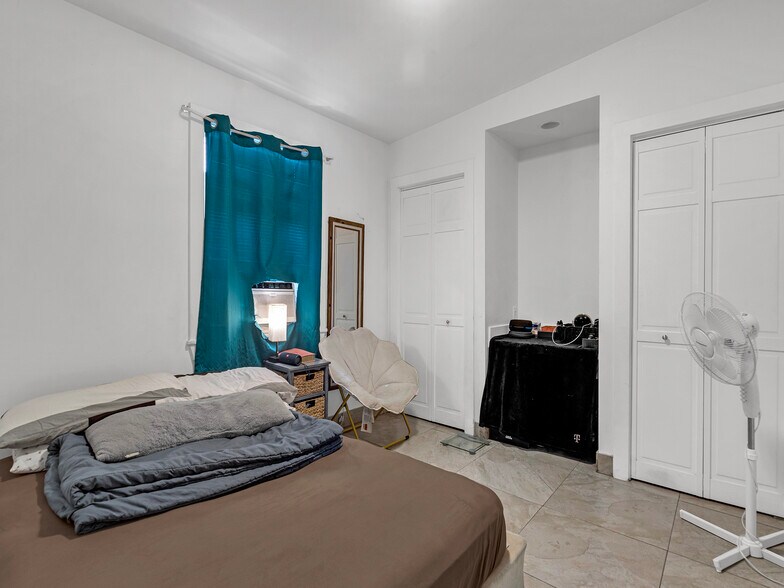 More Photos Of 1110 White St, Key West Restaurant For Sale