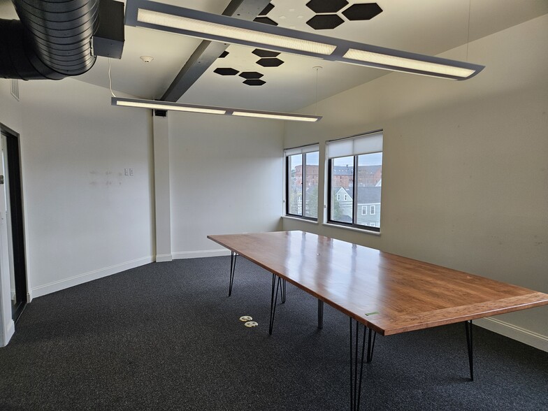 More Photos Of 501 Islington St, Portsmouth Office For Lease