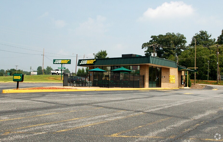 More Photos Of 825 Conover Blvd W, Conover General Retail For Lease