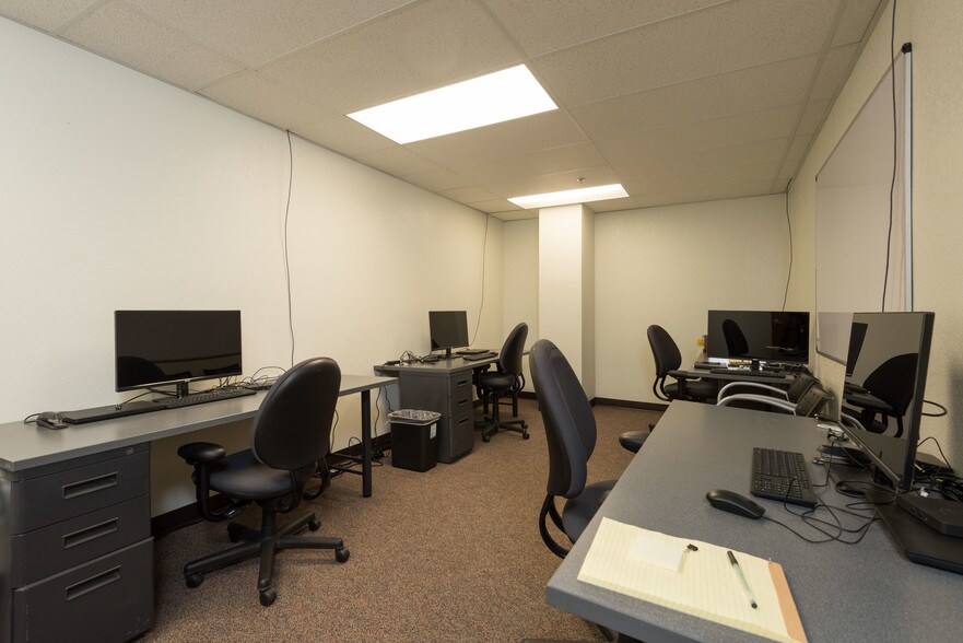 More Photos Of 1992 Saint St, Richland Flex For Sale