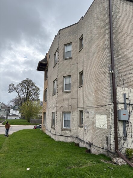More Photos Of 2767 N Holton St, Milwaukee Apartments For Sale