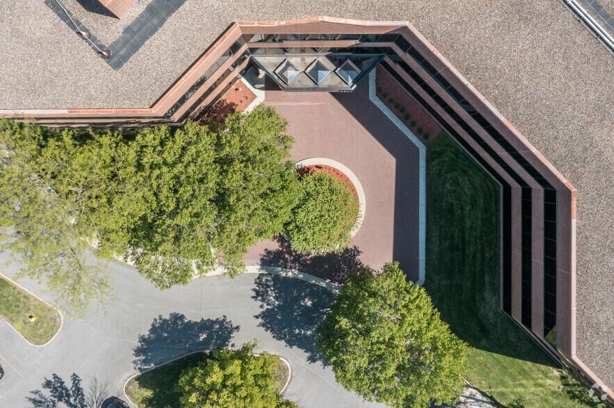 More Photos Of 4601 Westown Pky, West Des Moines Office For Lease