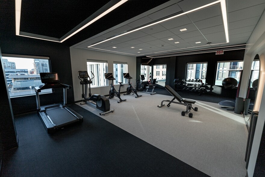 More Photos Of 2000 14th St N, Arlington Office For Lease