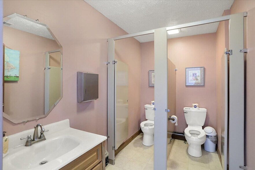 More Photos Of 300 E Third St, Carthage Religious Facility For Sale