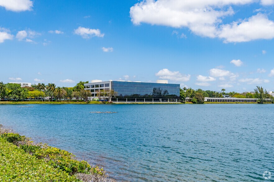 More Photos Of 6100 Waterford District Dr, Miami Office For Lease