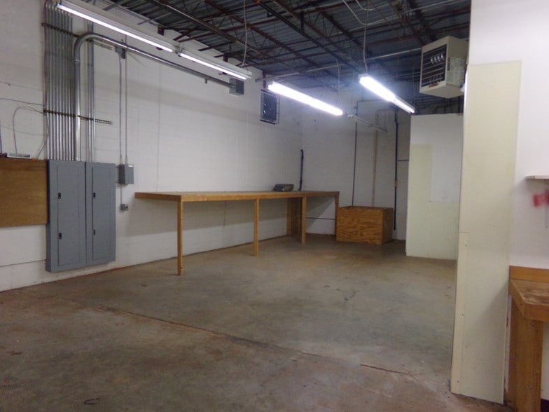 More Photos Of 2076 Candler Rd, Decatur Freestanding For Sale