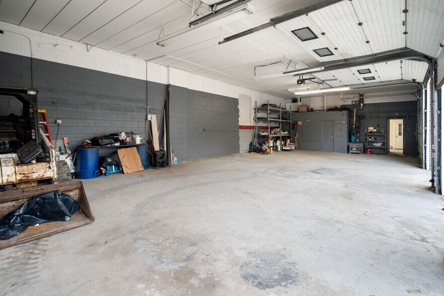 More Photos Of 76 Runyon Ave, Yonkers Industrial For Sale