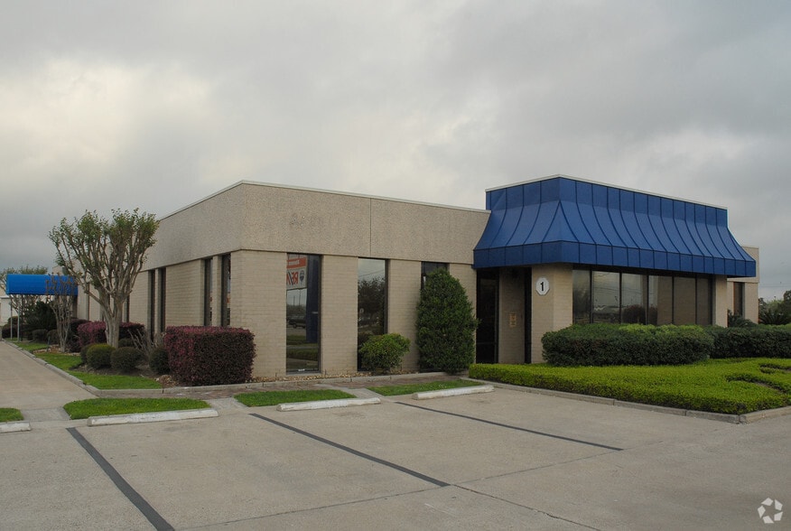 Primary Photo Of 4721 Garth Rd, Baytown Office For Lease