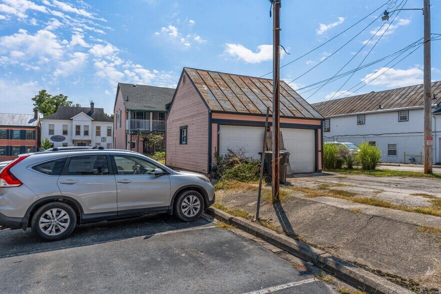 More Photos Of 115 W Main St, Wilmington Office For Sale