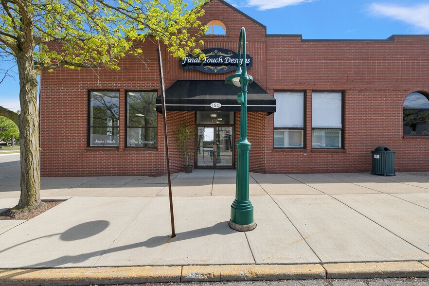 More Photos Of 150 E University Dr, Rochester Storefront Retail Office For Lease