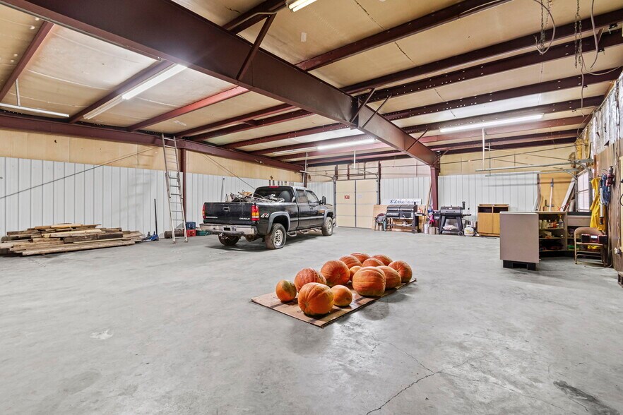 More Photos Of 3160 W Arrow St, Marshall Flex For Sale