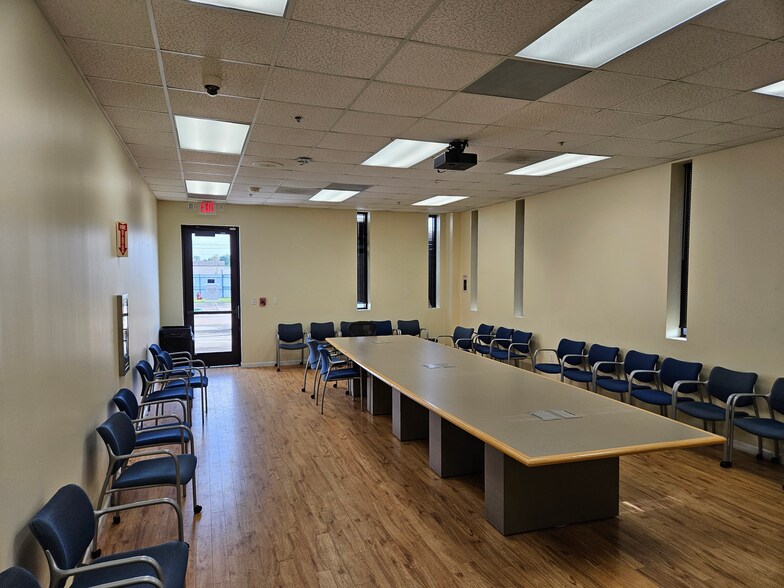 More Photos Of 1121 Buschong St, Houston Warehouse For Lease