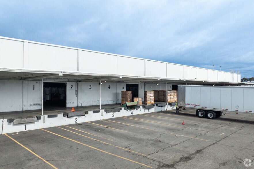 More Photos Of 1500 Doolittle Dr, San Leandro Manufacturing For Lease