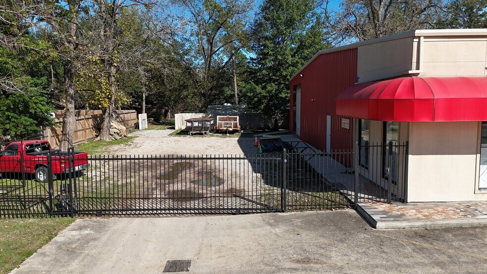 More Photos Of 18002 Kuykendahl Rd, Spring Showroom For Lease