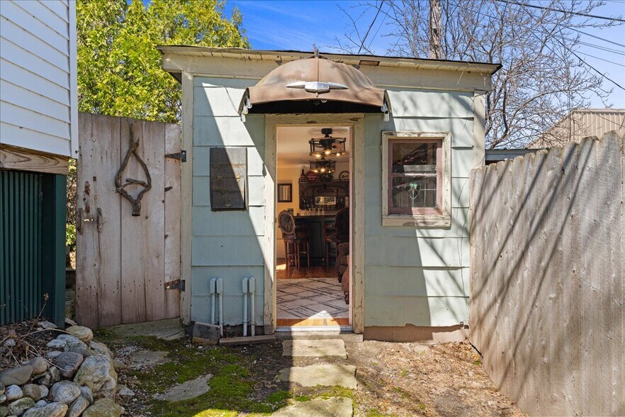 More Photos Of 517 Milwaukee St, Kewaunee General Retail For Sale