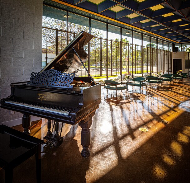 More Photos Of 980 Huntington Dr, San Marino Bank For Lease